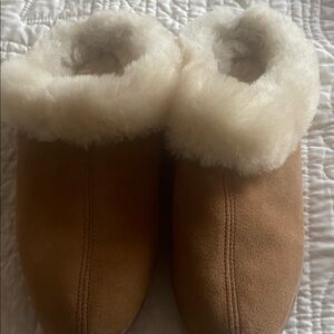 Cozy Tan and Cream Shearling Minnetonka Slippers!